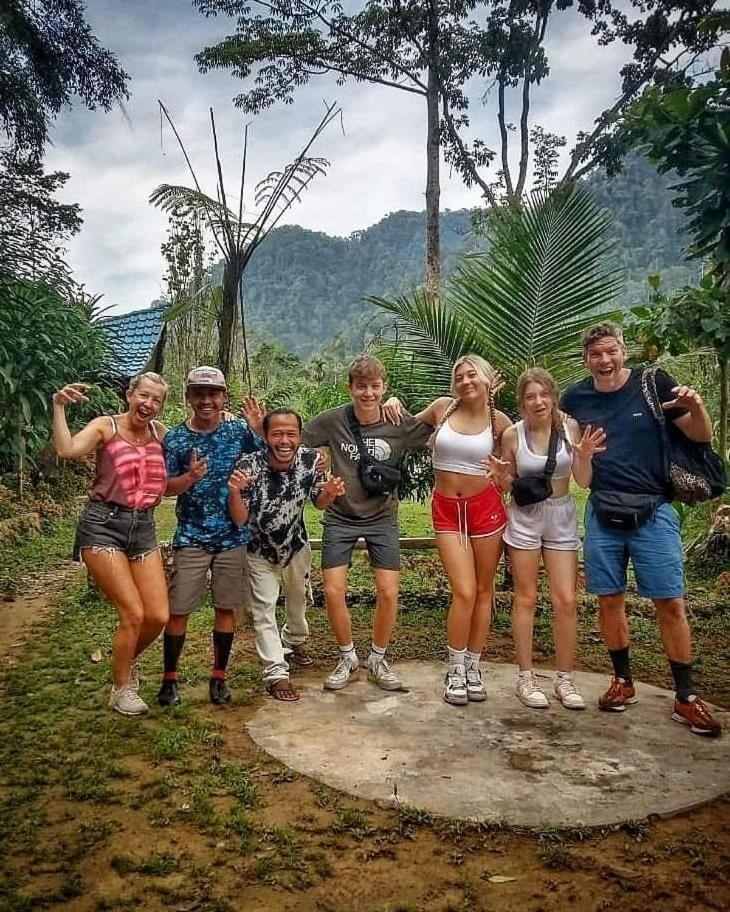 Batu Kapal Guest House & Jungle Trekking Bukit Lawang Ngoại thất bức ảnh
