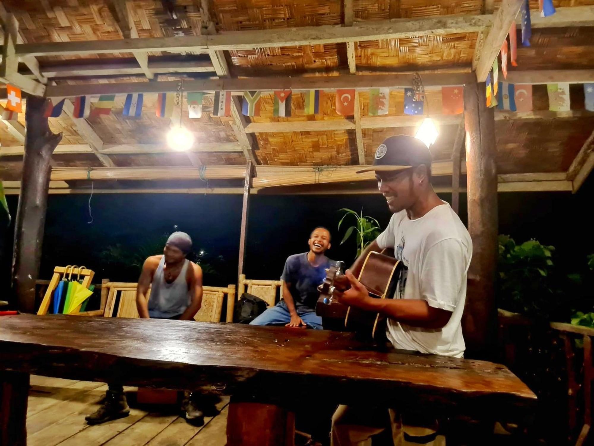 Batu Kapal Guest House & Jungle Trekking Bukit Lawang Ngoại thất bức ảnh