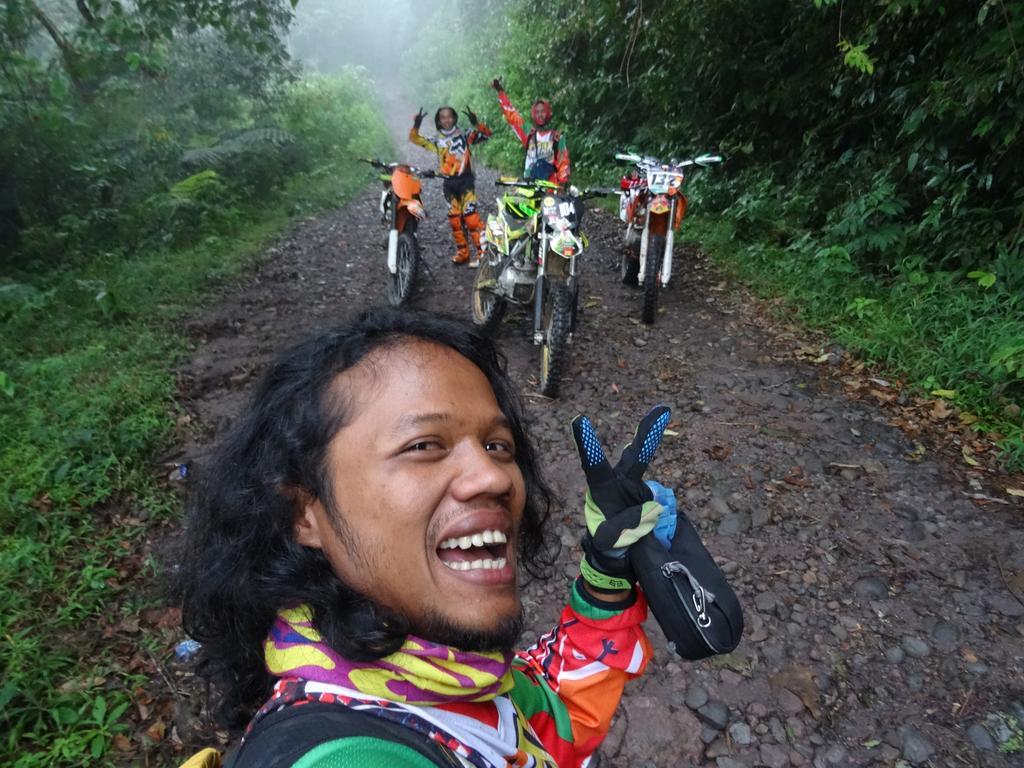 Batu Kapal Guest House & Jungle Trekking Bukit Lawang Ngoại thất bức ảnh