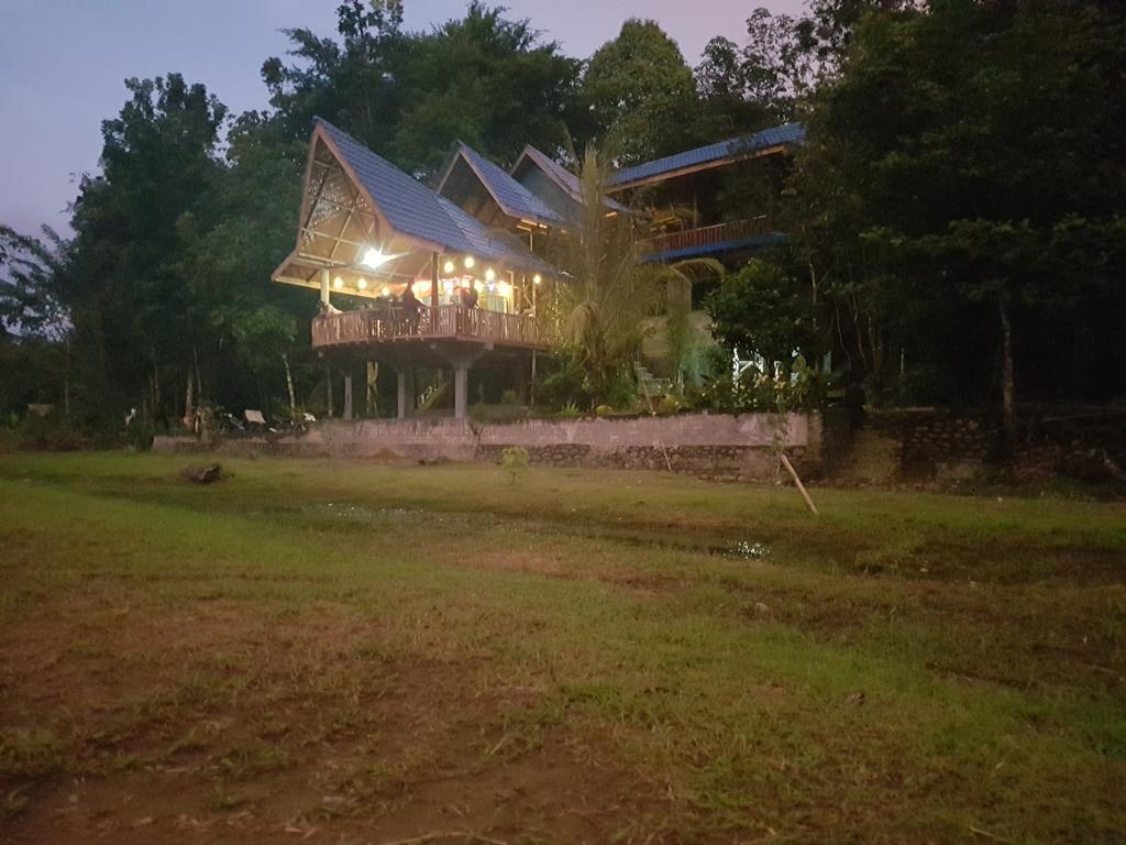 Batu Kapal Guest House & Jungle Trekking Bukit Lawang Ngoại thất bức ảnh